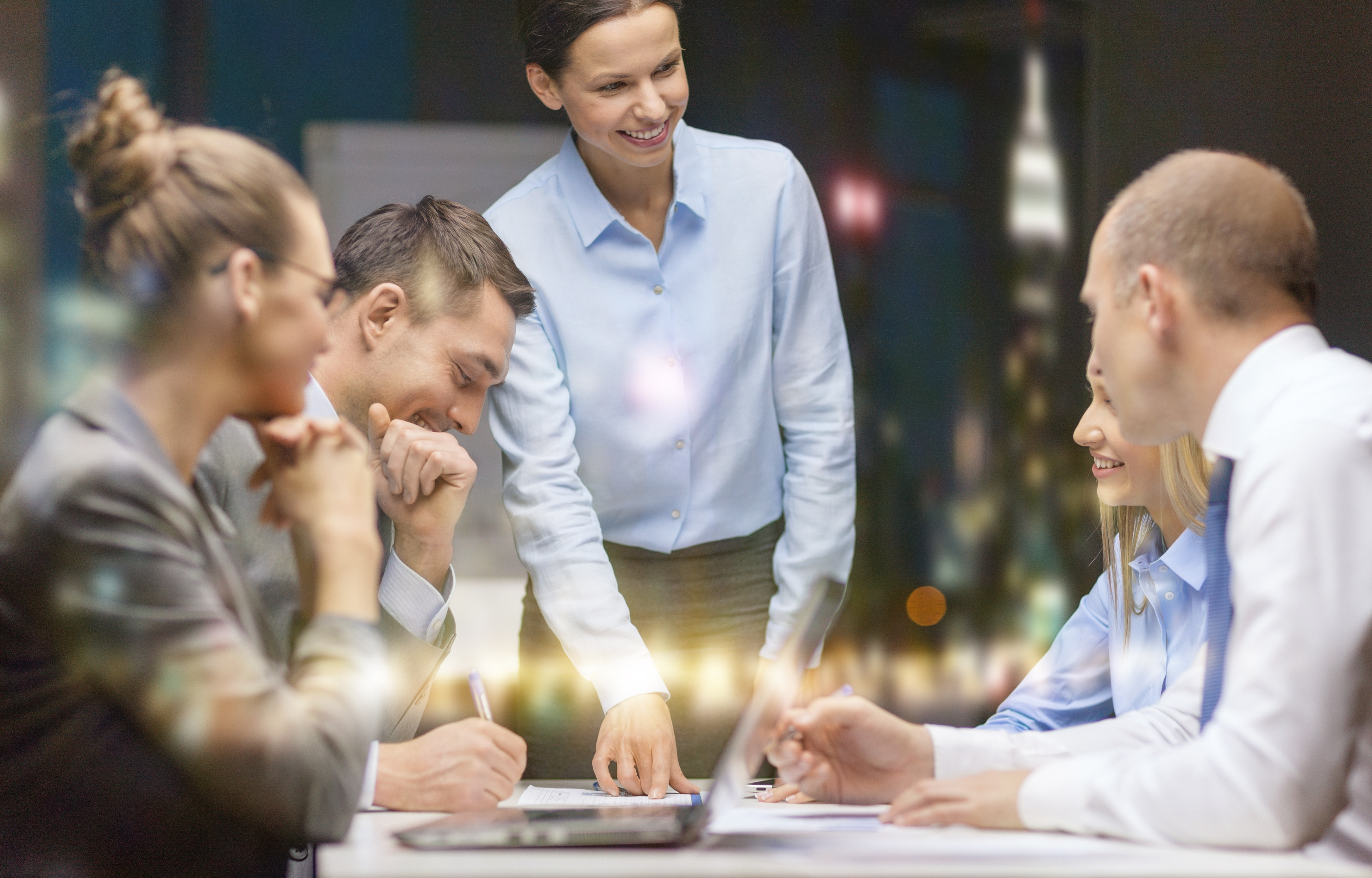 Le Flex office est-il la solution unique aux nouveaux modes de travail hybrides ? 1 adobestock 108451967