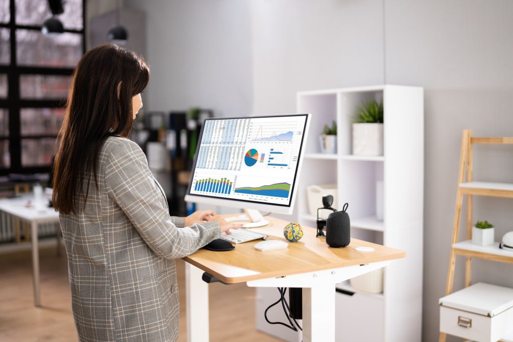 Bien-être au bureau : nos 9 meilleures idées d’aménagement 2 bureau reglable assis debout