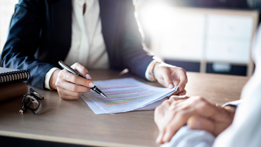Rénover vos bureaux : Pourquoi se faire accompagner par une agence de design d'intérieur ? 2 demarches administratives