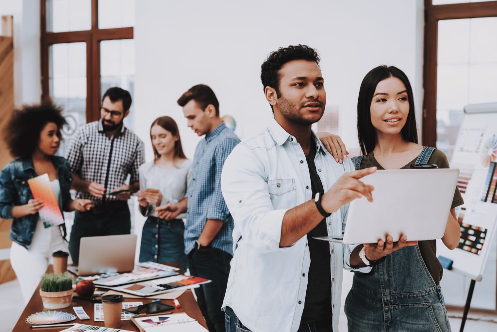Rénover vos bureaux : Pourquoi se faire accompagner par une agence de design d'intérieur ? 1 echanger avec un archi