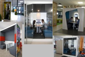 Cabines de travail avec des gens qui travaillent à l'interieur