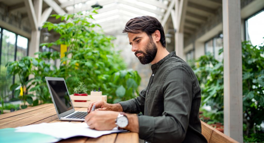 Aménagement de bureaux en 2024 : quelles sont les tendances ? 1 green office style e1661802911651