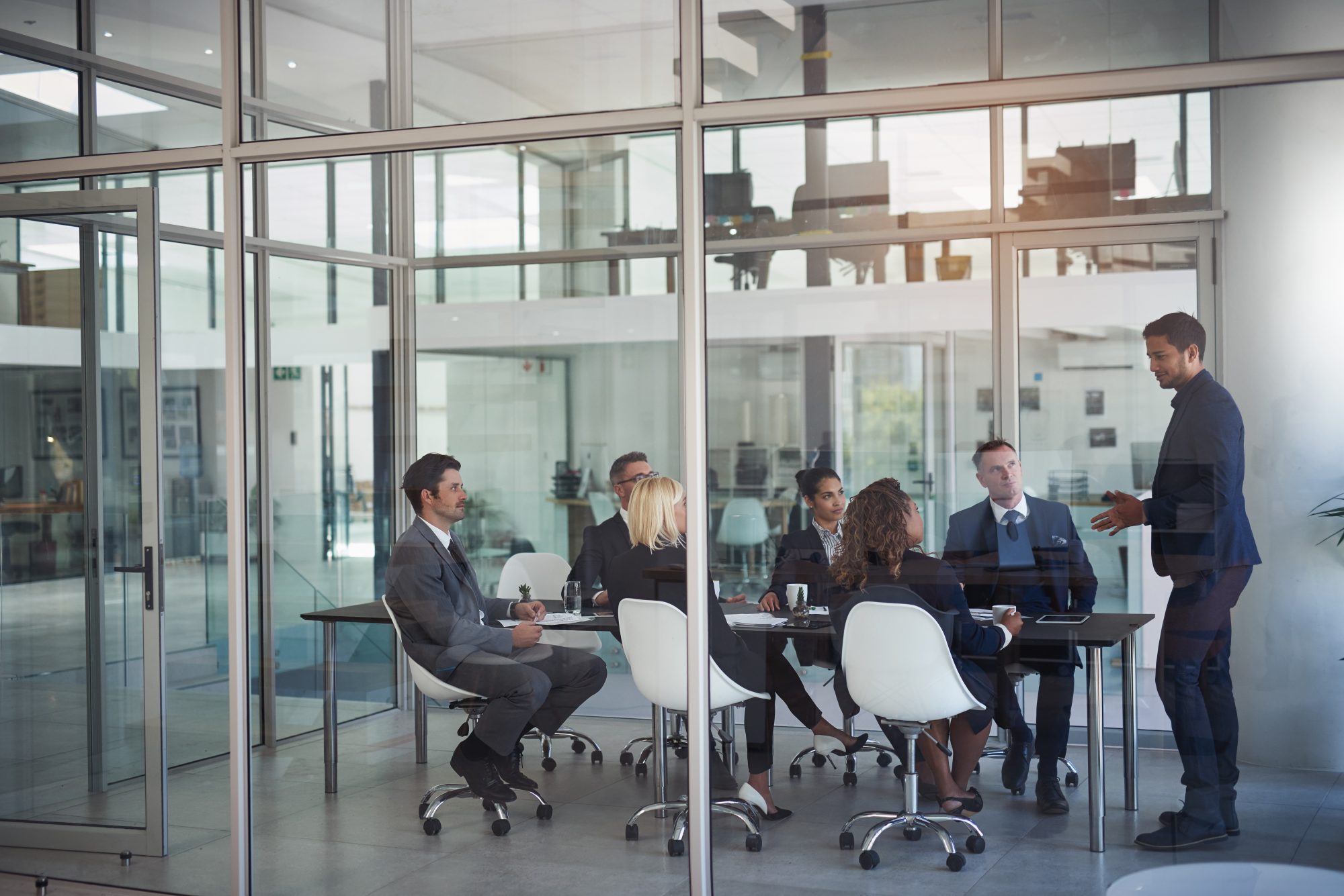 La cloison acoustique pour un bureau en Open Space 1 adobestock 611307774 e1701251159260