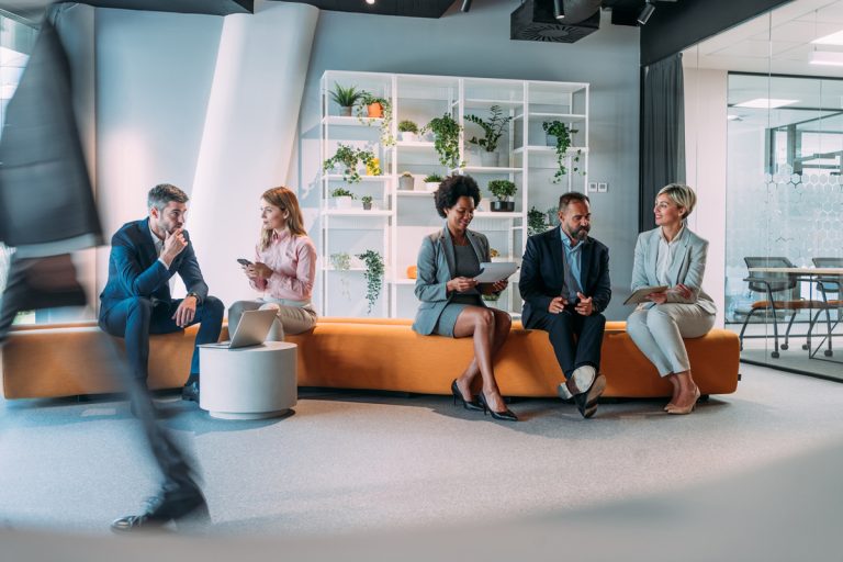 amenagement espace professionnel de bureau collaborateurs