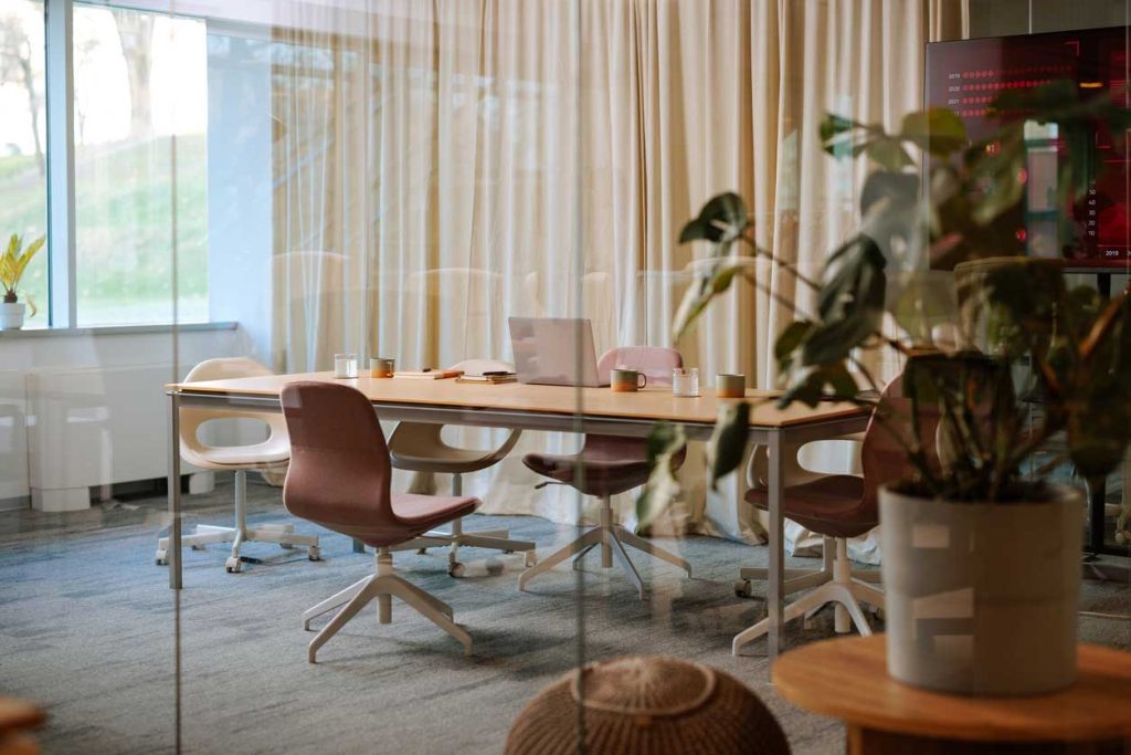 Nos astuces pour rendre votre salle de réunion plus fonctionnelle 1 salle de réunion fonctionnelle